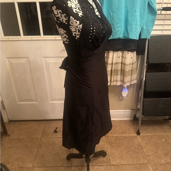 Black Halter Dress size 2 by White House black market - classy sexy - feminine - Picture 6 of 7